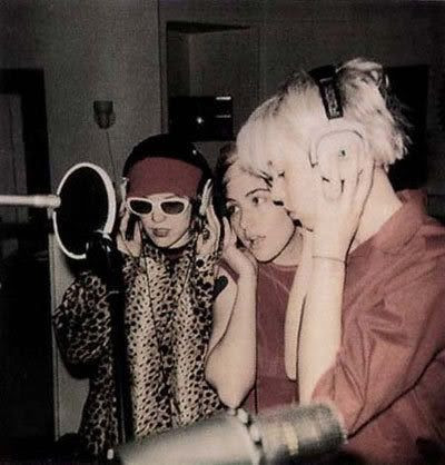 http://i273.photobucket.com/albums/jj234/lala-grunge/76818_lg.jpg