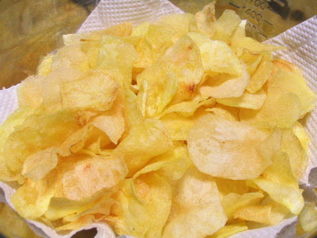 外国人 日本企業が最強のポテトチップスを作ってくれたぞｗｗｗ