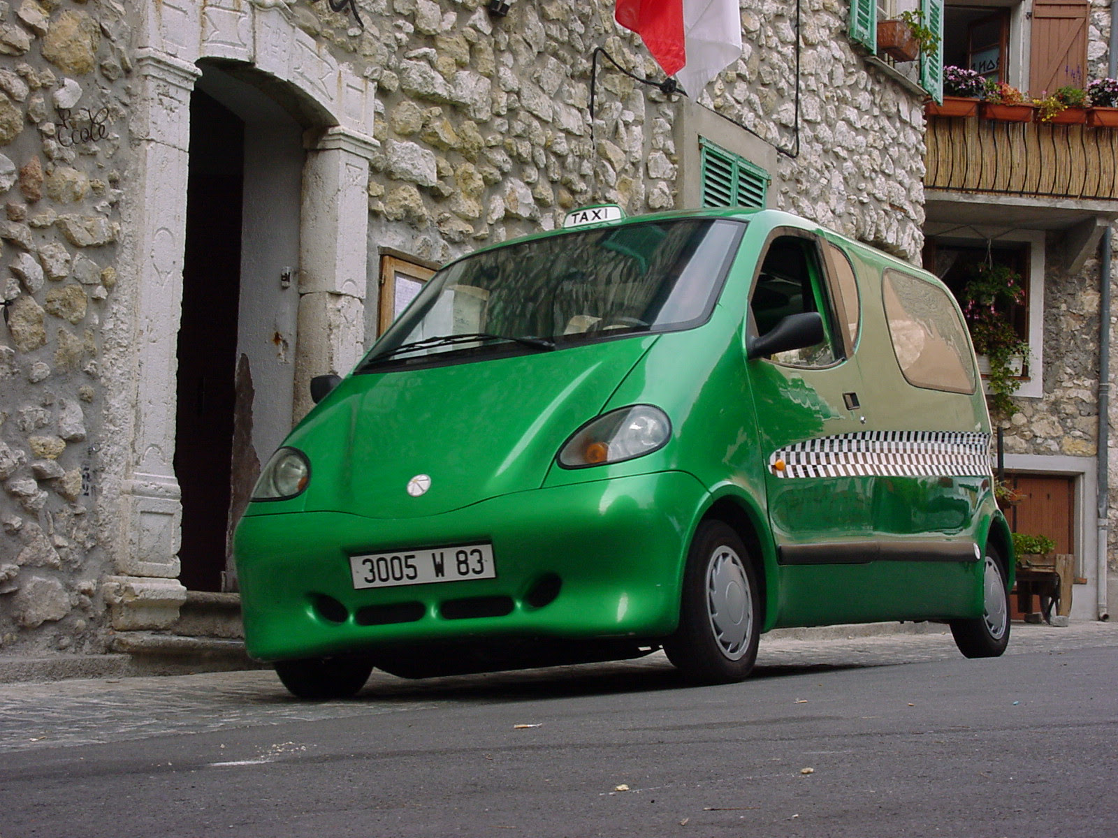 http://upload.wikimedia.org/wikipedia/commons/1/18/Catvertroquette.jpg