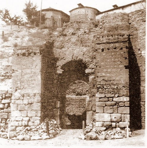 Puerta de Alcántara antes de la restauración