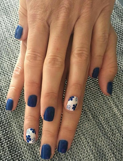 27 Decoracion de uñas azul marino