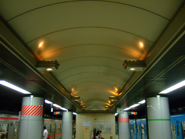 東京駅にある隠れディズニー画 ホリ蔵のシー日記