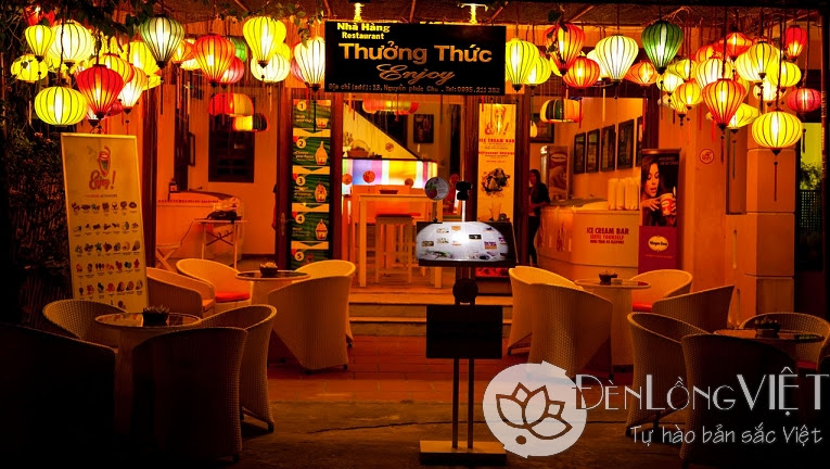 den trang tri nha hang 1 Đèn lồng trang trí nhà hàng quán cafe đón Tết