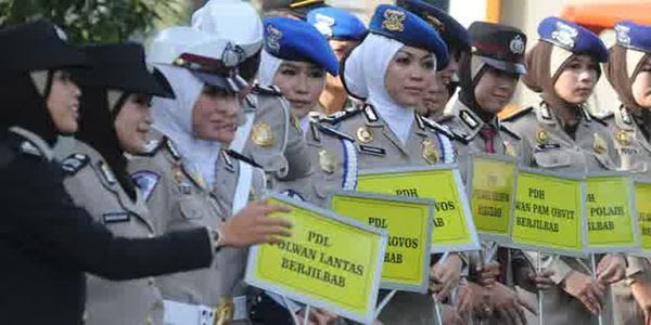 Akhirnya Polri Beri Izin Polwan Untuk Berjilbab Kabarduniacom