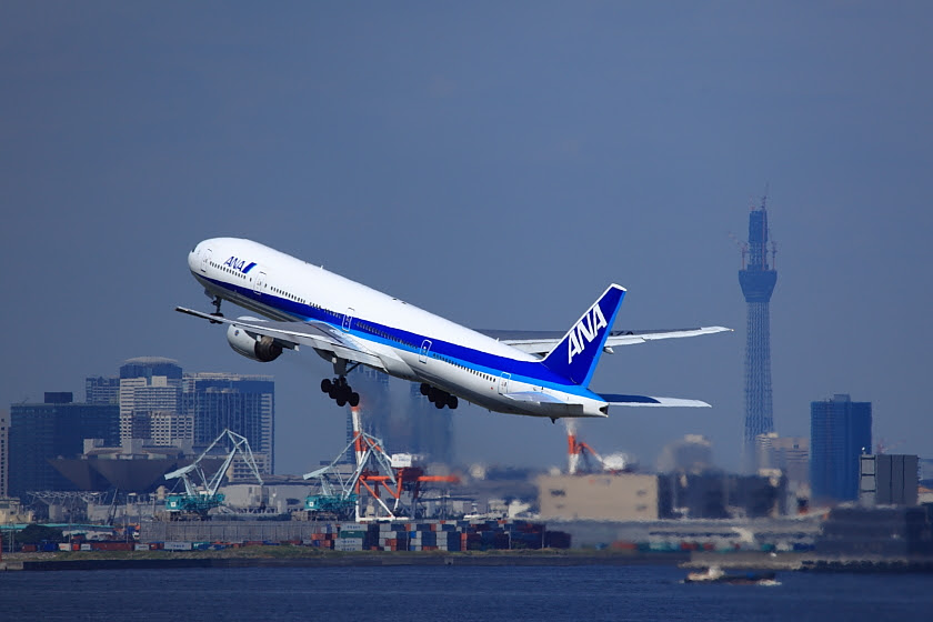 東京スカイツリーとanaの７７７ 羽田空港展望デッキ ｓｋｙｓｃａｐｅ