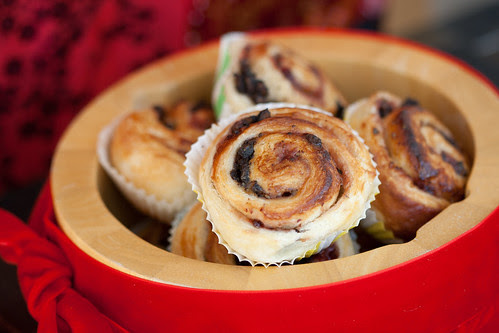 Lehttainarullid pohlamoosi ja verivorstiga / Puff pastry pinwheels with black pudding and lingonberry jam