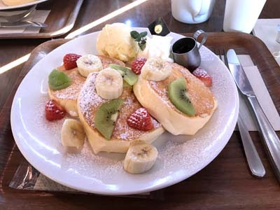めちゃフワフワ季節の限定パンケーキ パンケーキ 長崎 カフェ スィーツ フワフワ あきママとシーズー犬 ガクとジャム とミックス犬 フク の日記