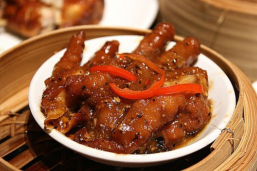 Steamed chicken feet with black pepper