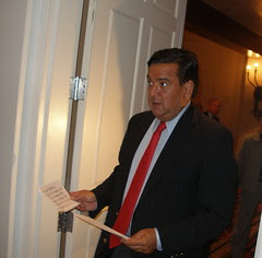 RICHARDSON PREPARES FOR TV INTERVIEW