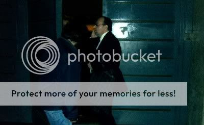 El Director buscando desesperadamente dónde está la Pataki