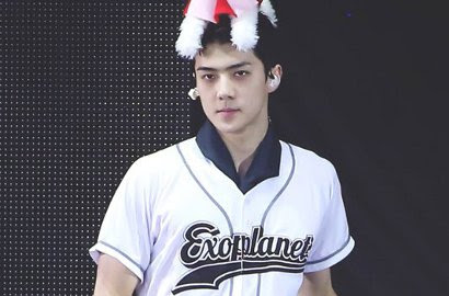 Foto: Gaya rambut baru Sehun yang mirip banget dengan gaya rambut D.O. http://ift.tt/20kt43r - Berita Terkini Sehun Terbaru Hari Ini -Kegantengan Sehun EXO memang sudah tak perlu diragukan lagi. Berbekal wajah ganteng dan tubuh tinggi, penyanyi kelahiran 1994 itu bahkan menjadi salah satu member EXO yang paling populer.