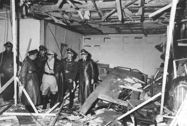 File:Bundesarchiv Bild 146-1972-025-10, Hitler-Attentat, 20. Juli 1944.jpg