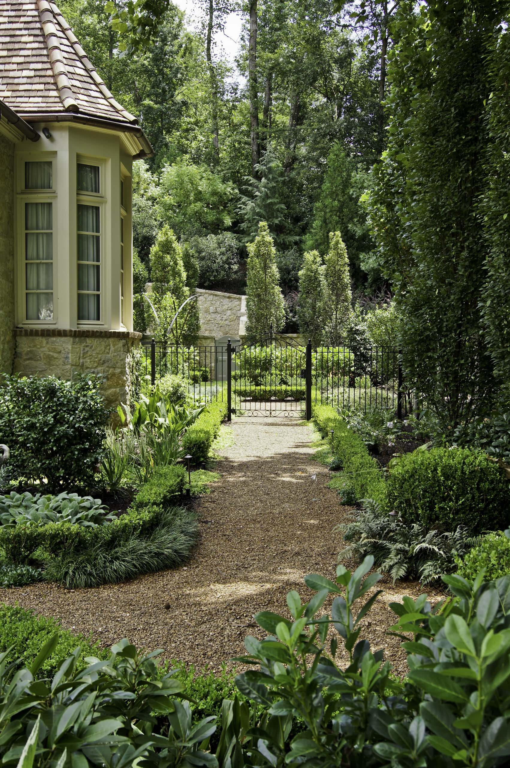 important factors to consider before choosing gates for
