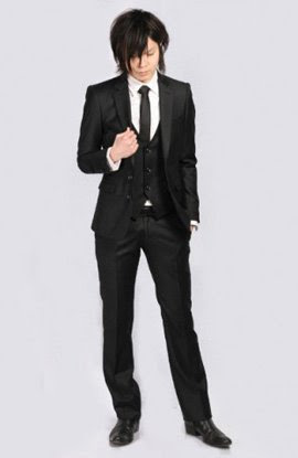 タイトで細身のお洒落なメンズおすすめスーツ