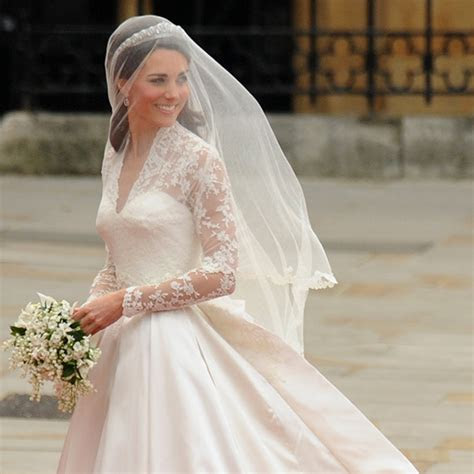 kate middletons wedding dress  closer