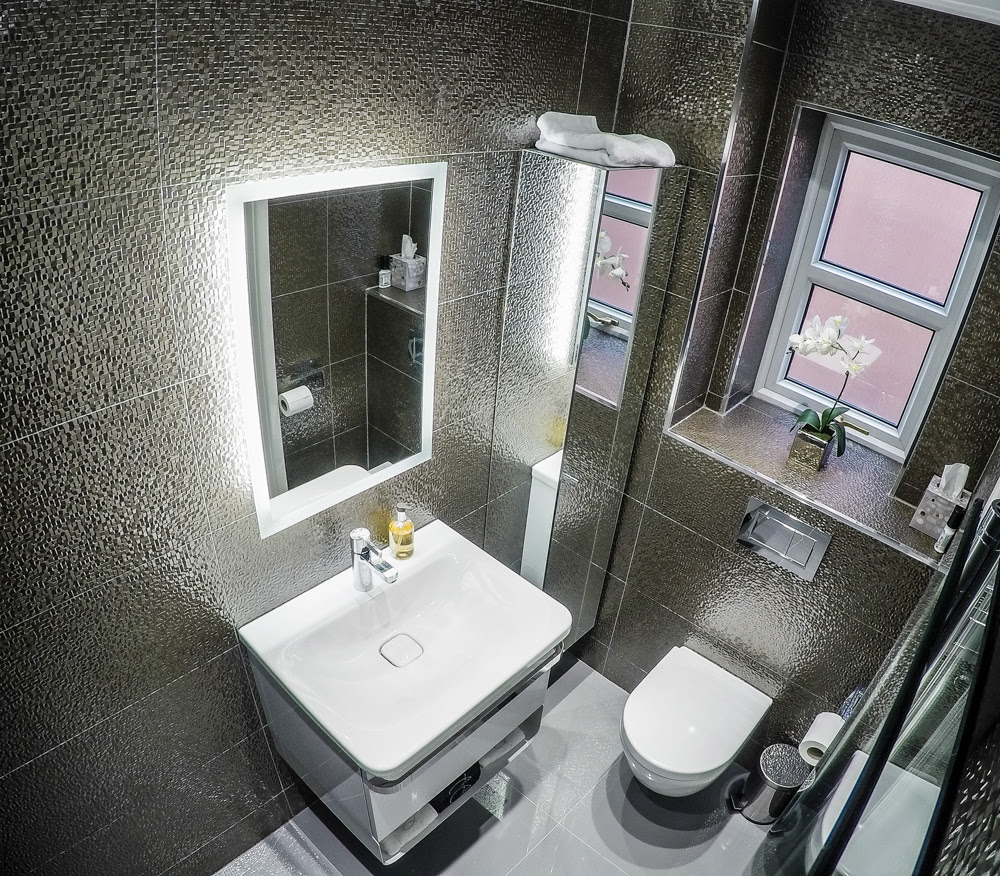 Boutique Wetroom - Small Wetroom Ideas - Cheshire Tiling ...