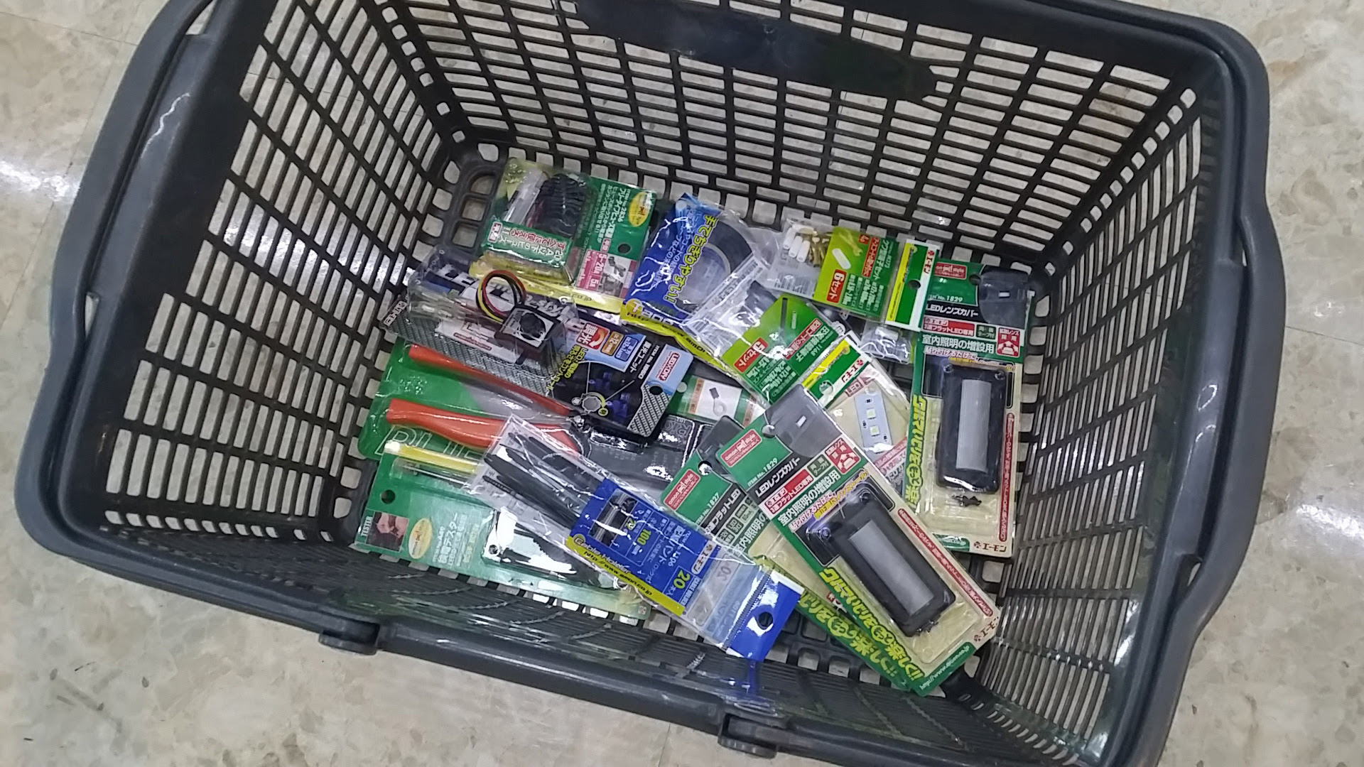 フットライト取り付け くすのき電算室