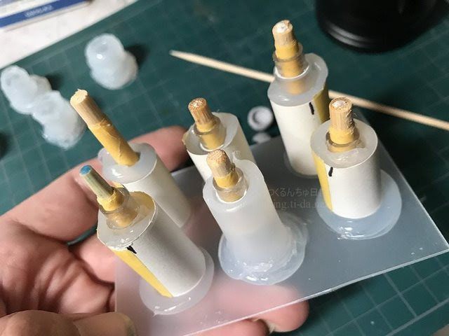 Uvレジンの型枠をシリコン コーキング剤で自作する方法 簡単 激安 作る人 つくるんちゅ 日記