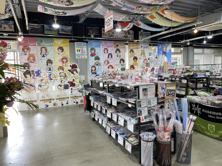 茨城県大洗町が舞台のアニメ ガールズ パンツァー のオフィシャルショップで日本一の品数を誇る ガルパンギャラリー が施設面積が約2倍に広がり移転リニューアルオープン Webマガジン ジャラス