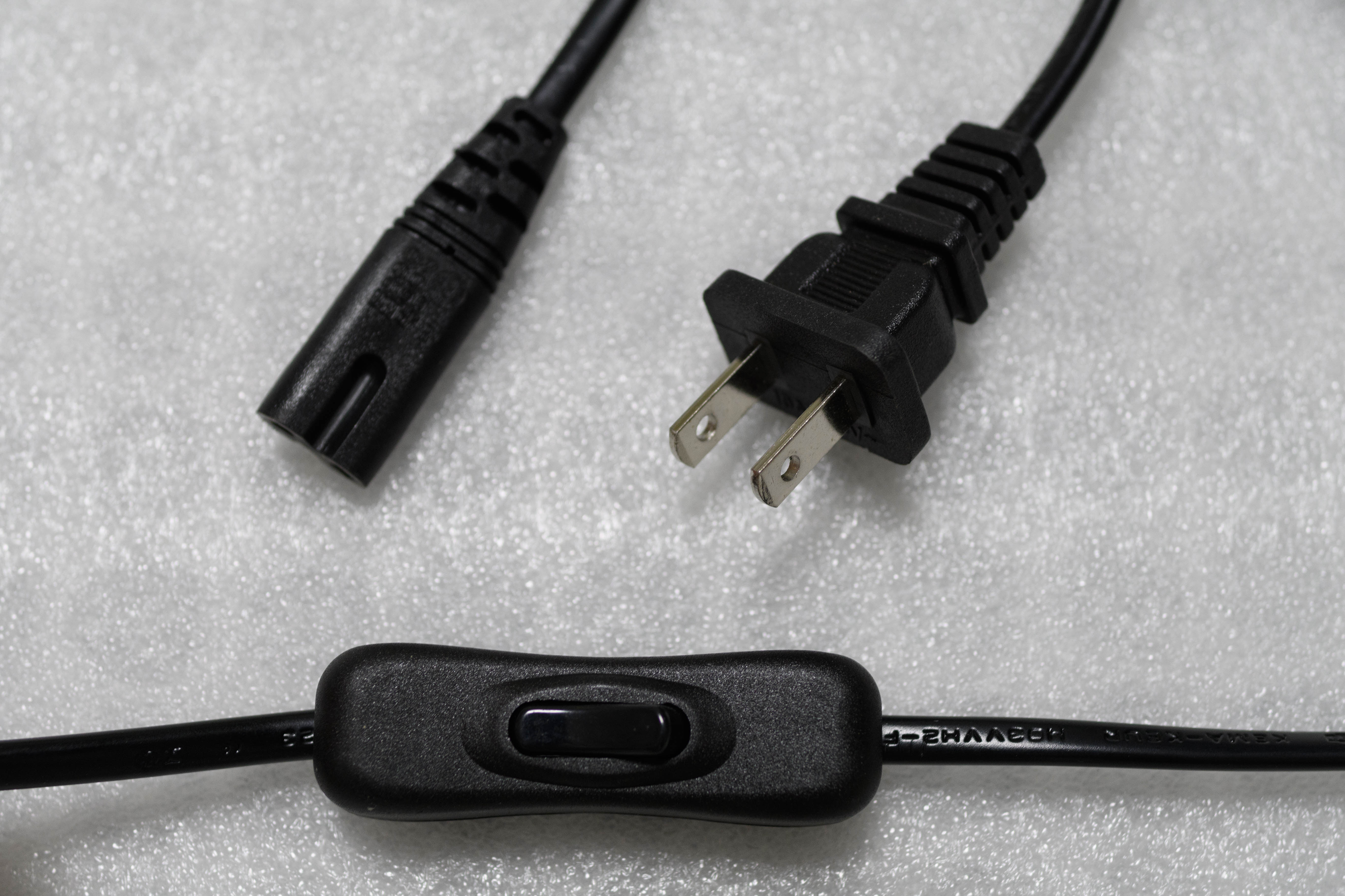 少し大きめの吊り下げ式の植物育成用ledを買った Freetimes
