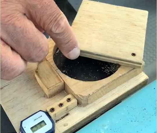 名人宮田の 俺のワカサギ釣り 3 自作エサ箱 ショート動画アップしました 木崎湖モダンボート