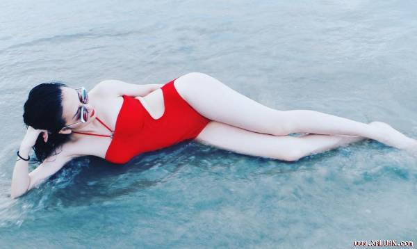 “Chị vợ” chân dài của Sơn Tùng gợi cảm từng cm