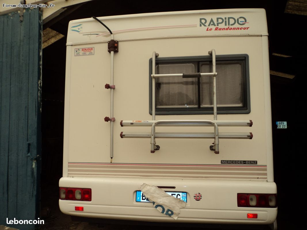 Un mat d'antenne TNT monté en extérieur Forum Forum-Camping-Car.fr. TV,  antennes, satellites, TNT, dvd