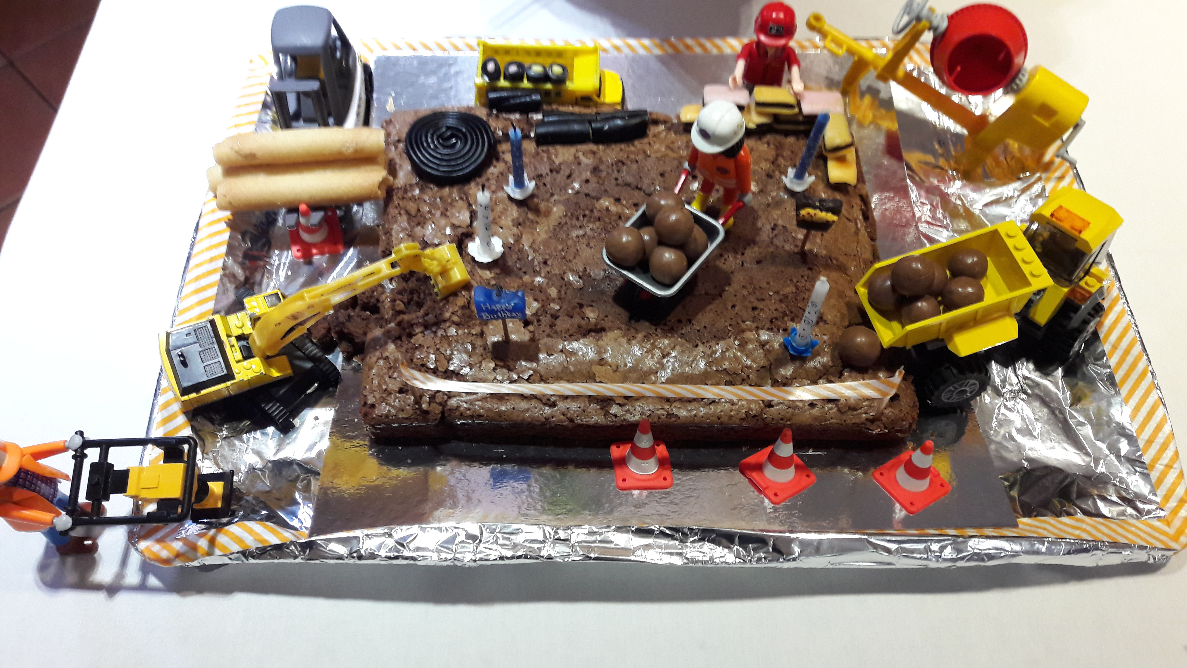 Des Gateaux De Fetes Thematiques Et Personnalises Ma Petite Fabrique A Reves