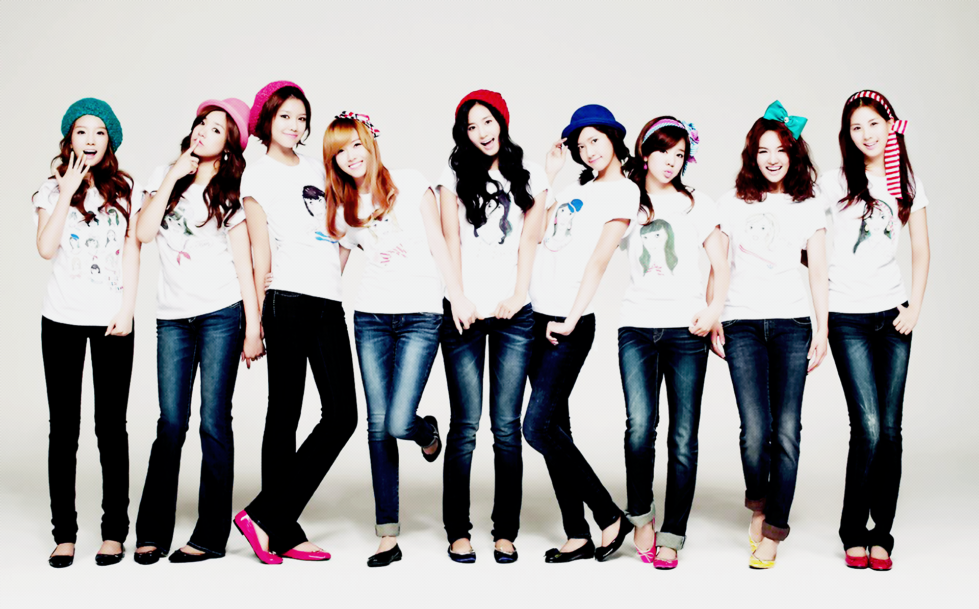 http://fc06.deviantart.net/fs71/f/2011/207/d/f/girls_generation_wallpaper_by_seulmi-d41orix.png
