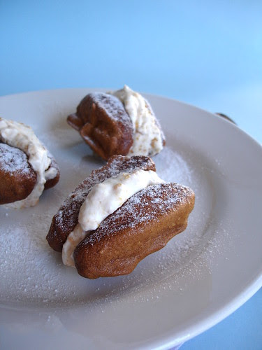 Brown sugar and cinnamon meringues with praline cream
