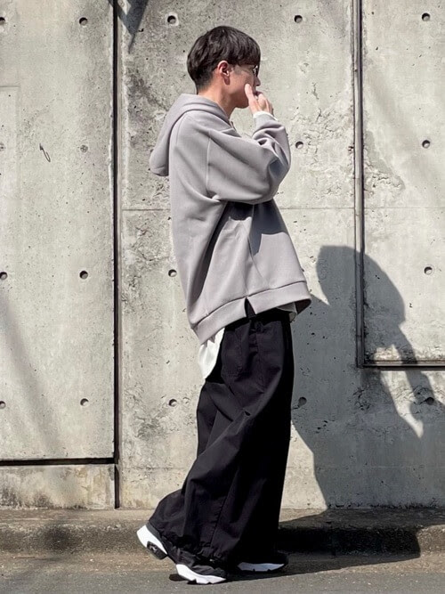 リーボックのスニーカーでメンズの春夏のコーデ 人気のリーボックのスニーカーを紹介