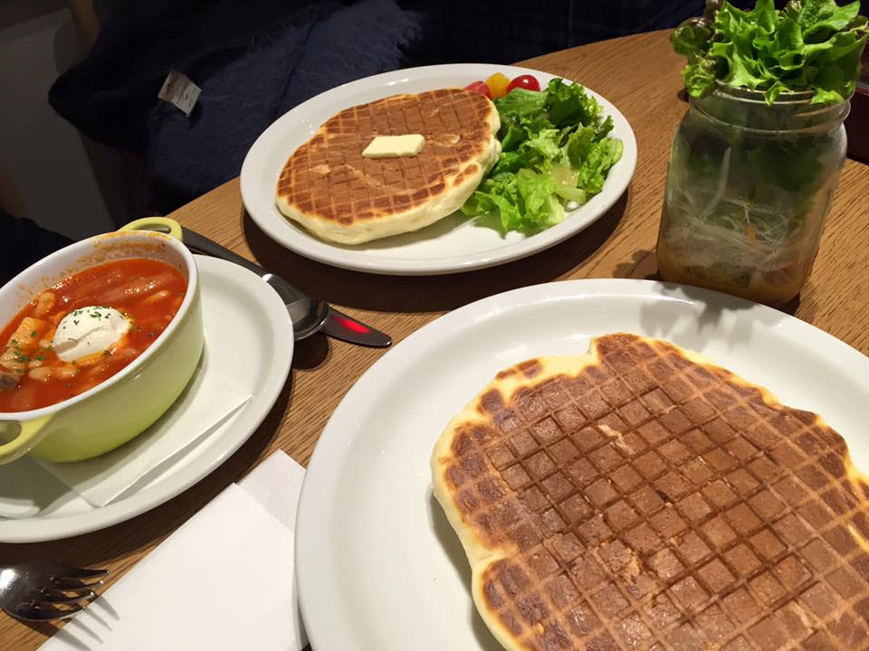 ワッフルパンケーキの食べ方 テーブルマナートレンドマーケティング小倉朋子の専門分野コラム一覧飲食 食品業界 メニュー開発込 Totalfood Hospitality トータルフード ホスピタリティ 小倉朋子の公式サイト