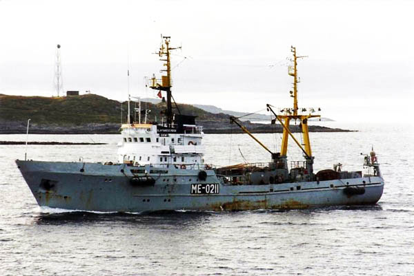 alpinist class soviet fishing trawler seiner - free ship plans