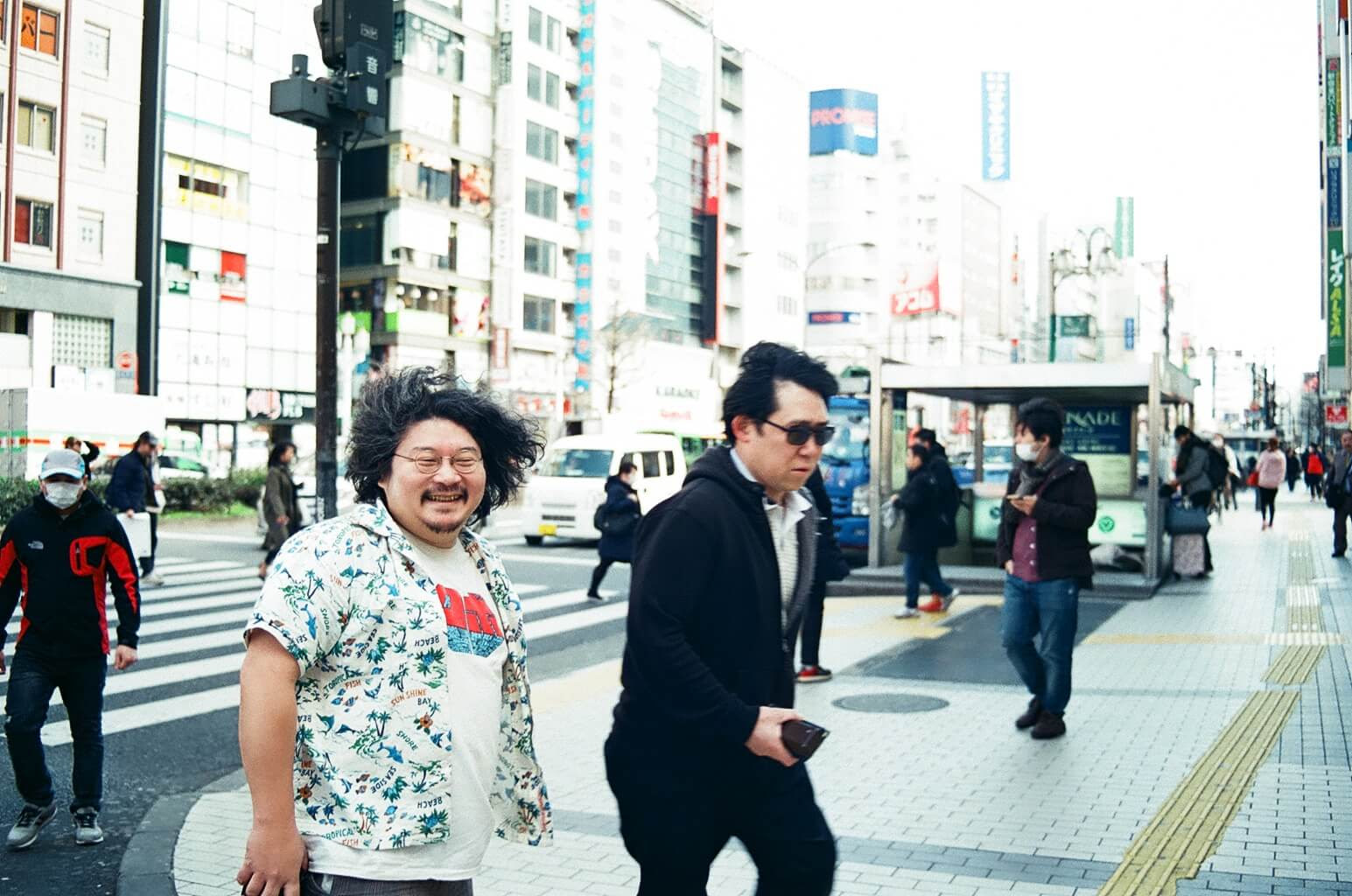 なぜ昼より夜が寂しいのか ポジティブな本屋さんが感じた孤独の話があなたの悩みを優しく解決 かもめブックス柳下恭平の出張 ビブリオ人生相談 003 Neut Magazine