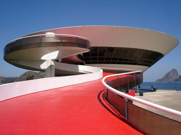Museum of Contemporary Art by Oscar Niemeyer 2 600x447 10 Futuristic Museums of Contemporary Art around the World