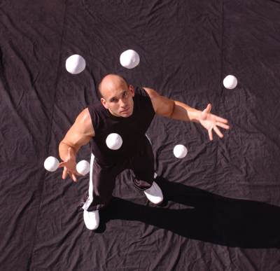 3 Tricks ball juggling - Starts, pauses and stops