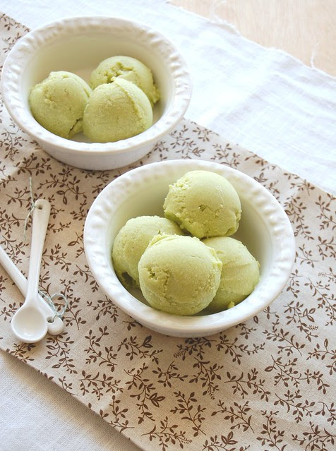 Avocado ice cream / Sorvete de abacate