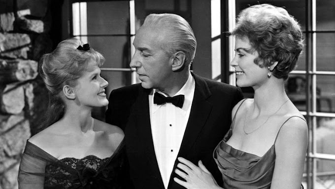 GUARDA ORA Just Off Broadway STREAMING ITA 1942 FILM COMPLETO 2K IN
ITALIANO