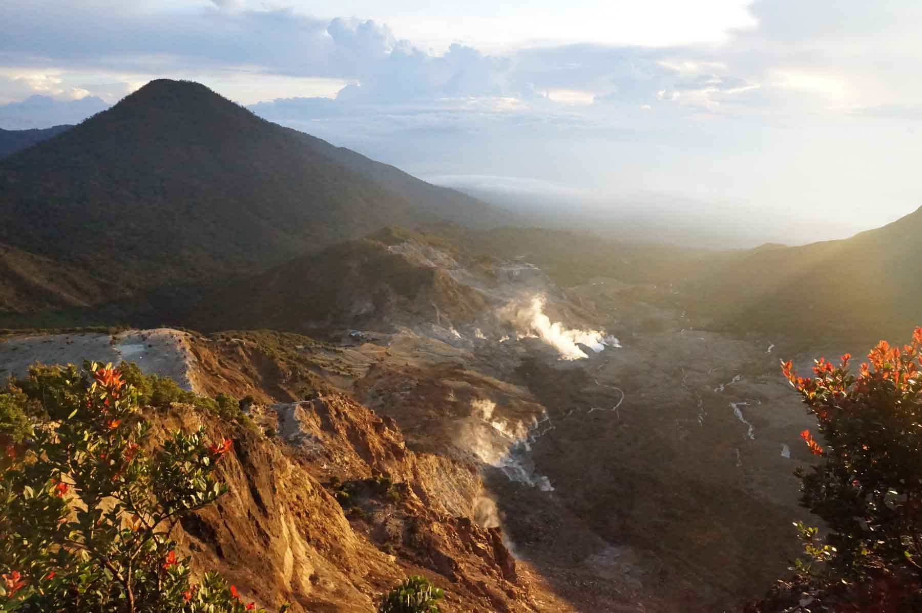 Menikmati Keindahan Alam dengan Camping Cantik di Gunung Menikmati Keindahan Alam dengan Camping Cantik di Gunung
