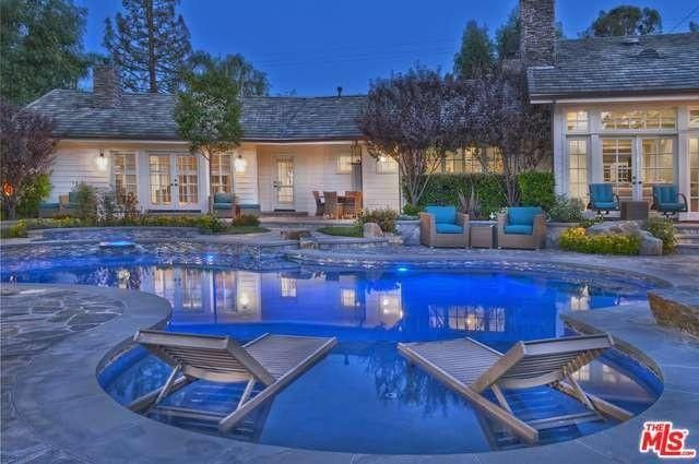 Iggy Azalea's pool and guest house