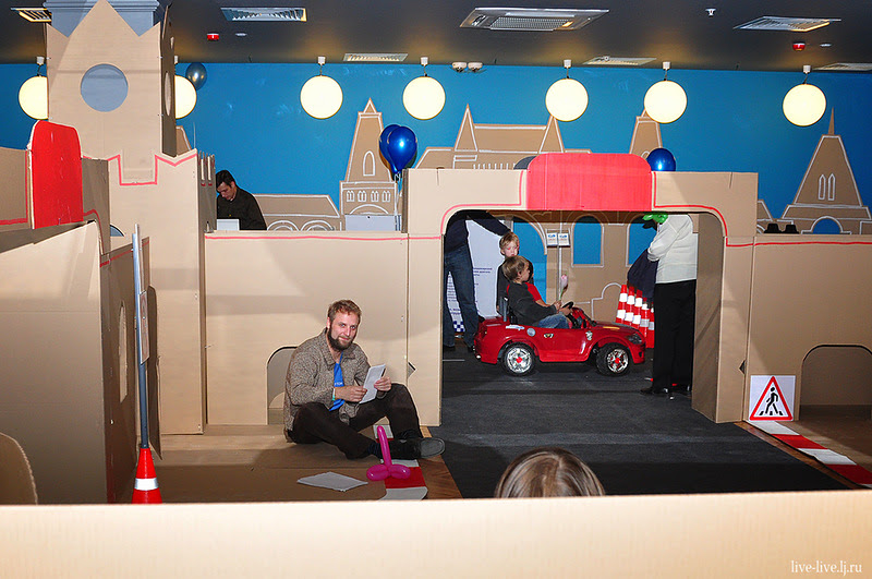 Cardboard Kremlin_019