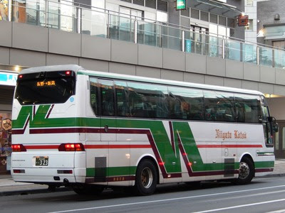 仮 長野のバスかんさつにっき 新潟交通 夜行用3列シート車が新潟 長野線に