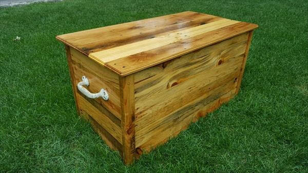  DIY Large Wood Pallet Chest Recycled Pallet Chest / Toy Box / Coffee
