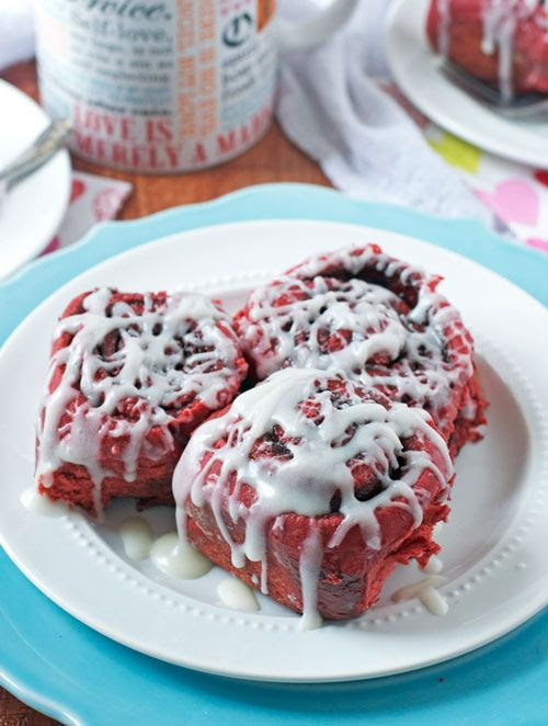 Red Velvet Cinnamon Rolls with Cream Cheese Frosting - www.thelawstudentswife.com #valentinesday #recipe