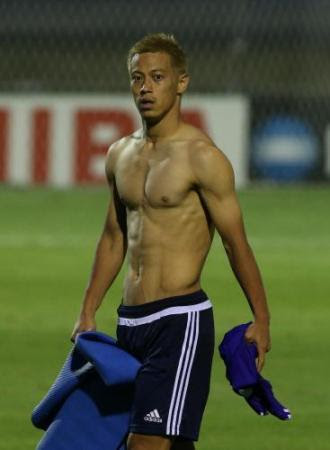 筋肉美 ユニフォームを脱いだ時の本田圭佑の筋肉がカッコイイ 筋肉バカドットコム 筋肉から派生するあらゆるコンテンツを楽しむ総合メディアポータルサイト