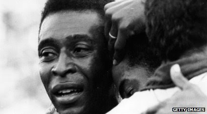 Pelé chora depois de ganhar copa do mundo 1970