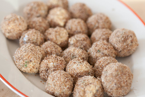 Sprat and cream cheese delights / Elise vürtsikilupallid