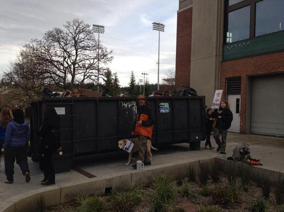 2014-12-08-dumpstersonstrike.jpg
