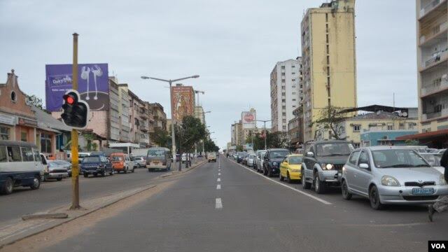 Moçambique Maputo Av Eduardo Mondlane ( Foto João Santa Rita)
