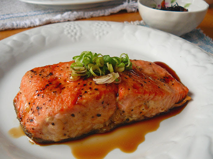 Salmon Meuniére Recipe - The Delectable Hodgepodge